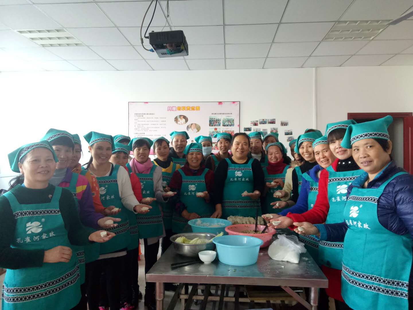 春節將臨保姆供不應求,孔雀河適時推出“年嫂”服務